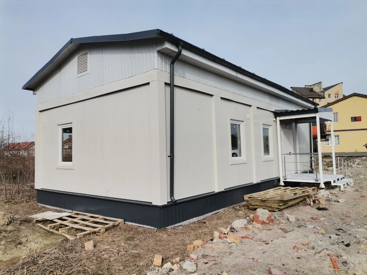 Под Гурьевском завершен монтаж семи новых модульных фельдшерско-акушерских пунктов