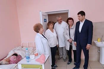 Антон Алиханов осмотрел объекты социальной сферы в Озерске Антон Алиханов осмотрел объекты социальной сферы в Озерске