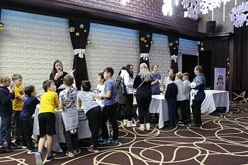 Тридцать воспитанников региональных спортивных школ посетили новогодние «станции здоровья» Тридцать воспитанников региональных спортивных школ посетили новогодние «станции здоровья»